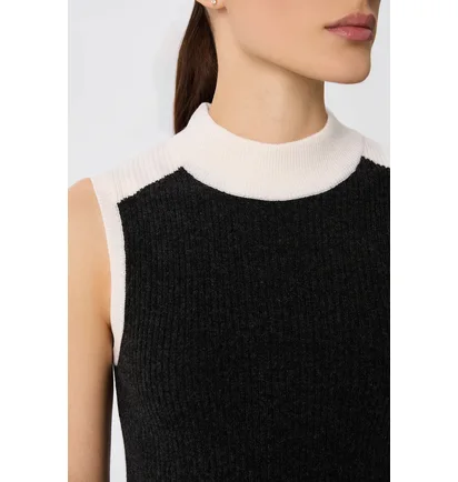 Жилетка жіноча Arena Square Cut Drag Black 1E366-050