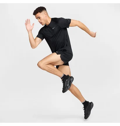 Футболка мужская Nike Dfadv Stride Black HV5203-010
