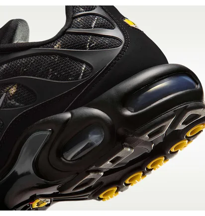 Кросівки чоловічі Nike Air Max Plus Black Wood Camo Black IQ0301-070