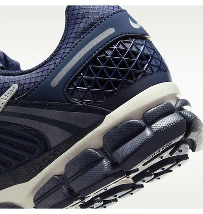 Кросівки чоловічі Nike Zoom Vomero 5 Se Blue IQ6589-400