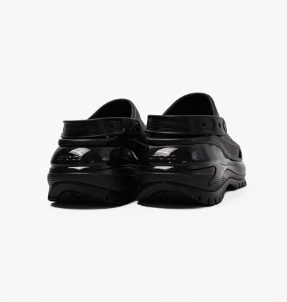 Тапочки унисекс CROCS Classic Mega Crush Clog Black 207988-001