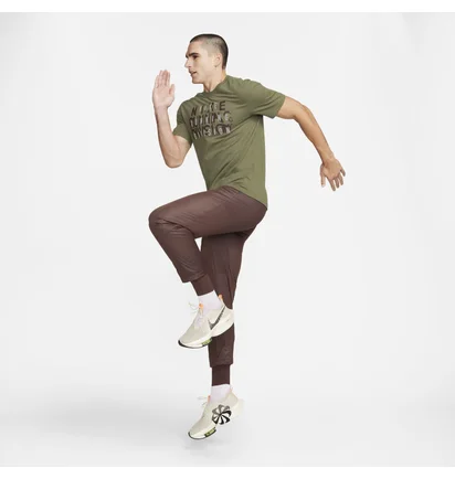 Футболка мужская Nike M Nk Df Tee Run Div Ho23 Green FN0829-222