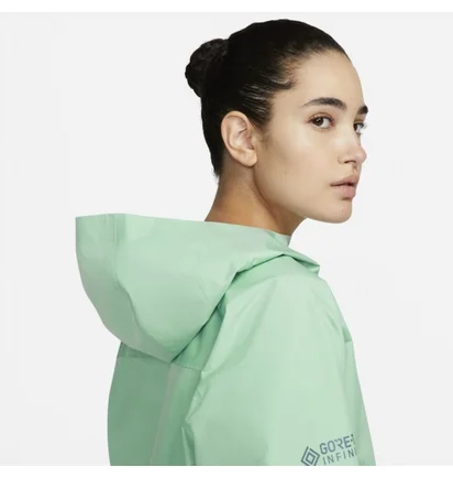 Куртка жіноча Nike Gore-Tex Trail Jacket Green DM7565-308