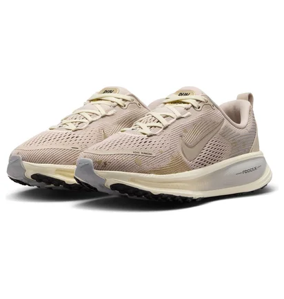 Кросівки дитячі Nike Vomero 18 Big Kids Road Running Shoes Beige IM6127-200