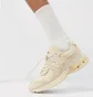 Кроссовки унисекс New Balance 2002R Protection Pack Beige M2002RDQ