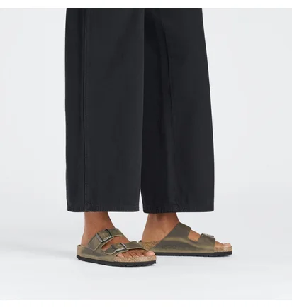 Тапочки женские BIRKENSTOCK Arizona Oiled Leather Faded Khaki Narrow Fit Olive 1027039