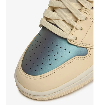 Кросівки жіночі Air Jordan 1 Low Se Muslin Royal Tint Beige IH4110-104
