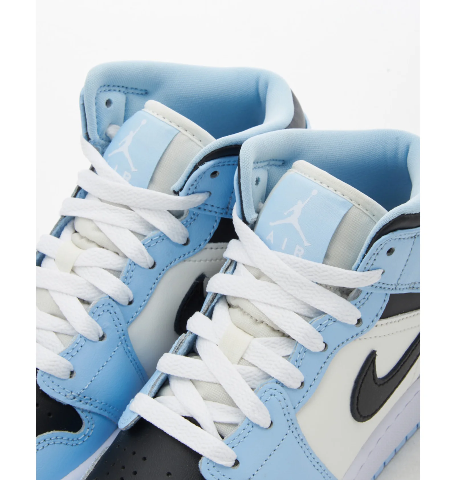 ᐉ Кроссовки детские Nike Air Jordan 1 Mid Ice Blue Gs Light Blue