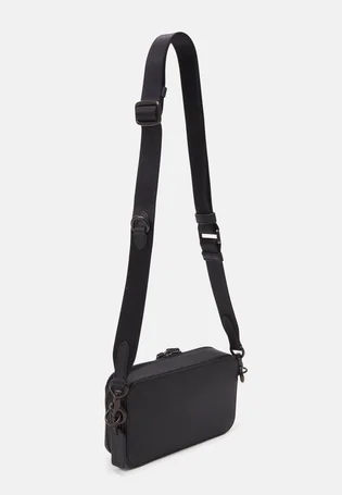 Сумка чоловіча COACH Charter Slim Crossbody With Sculpted Set Black CC070-BLK