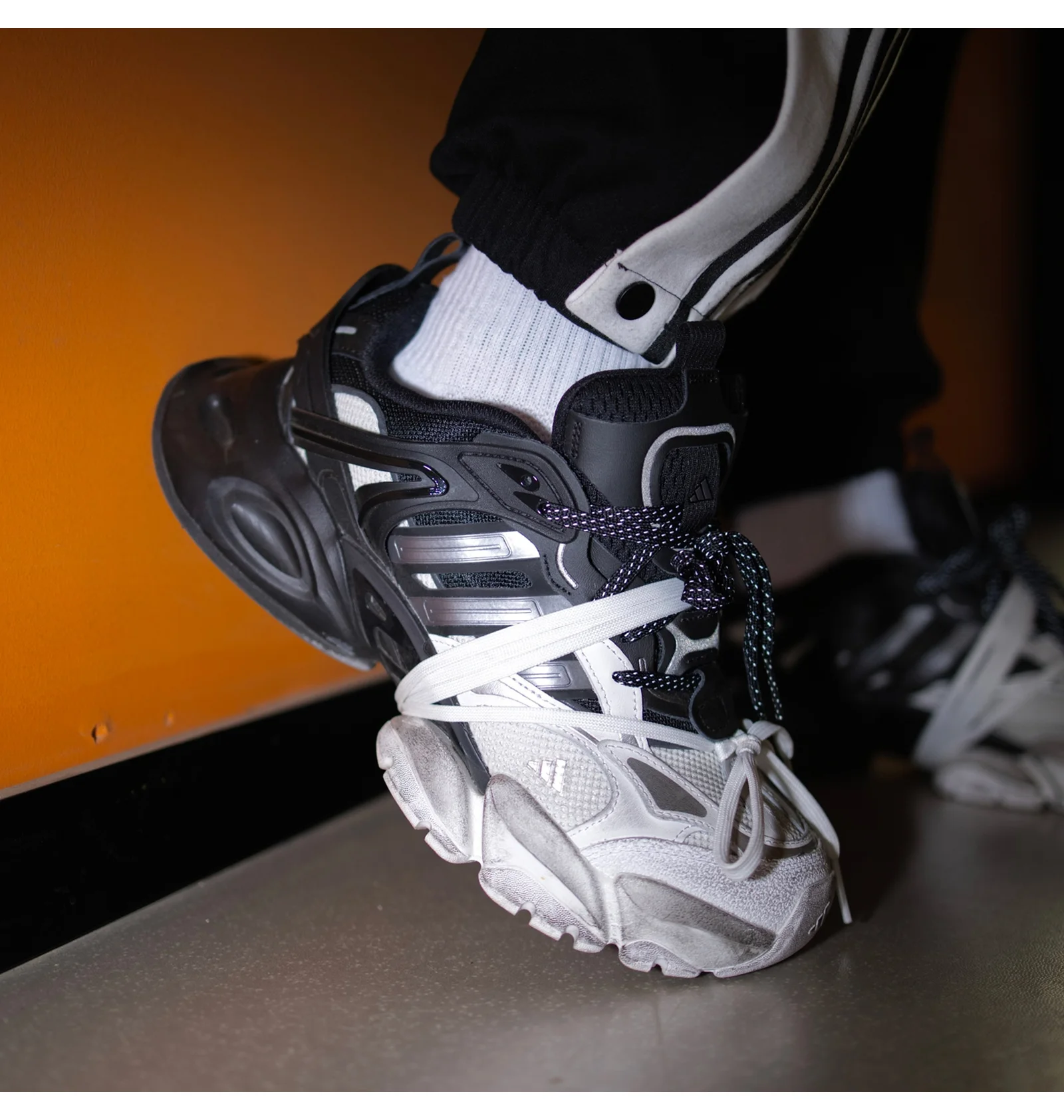 ᐉ Кросівки жіночі Adidas Xlg Runner Deluxe Black/Grey JR0861