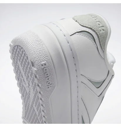 Кроссовки женские Reebok Club C Extra White HQ2127