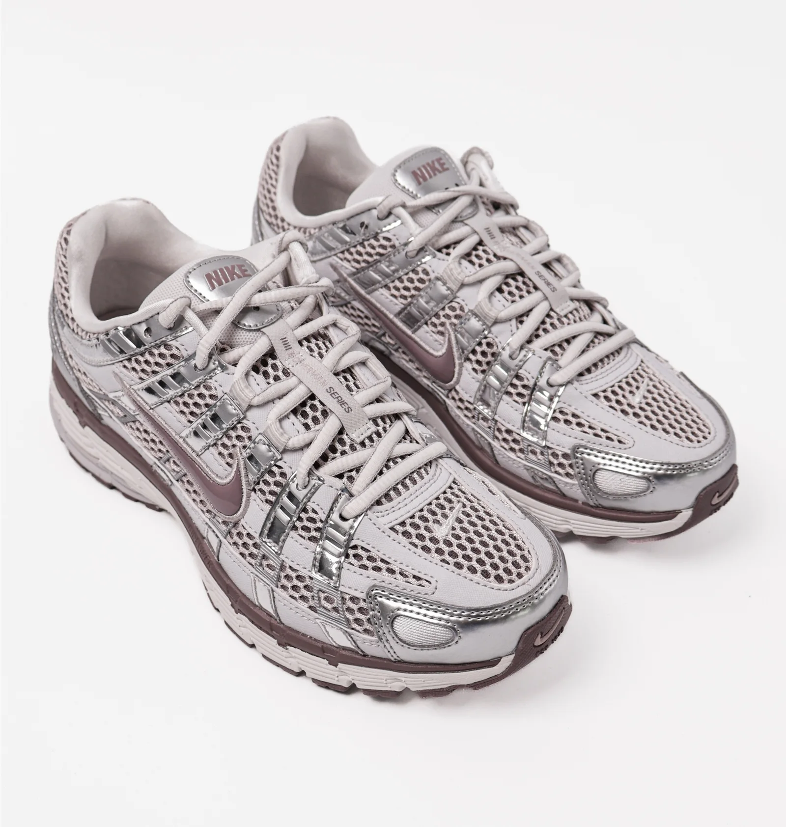 銀 ᐉ Кросівки жіночі Nike P-6000 Grey/Violet IB4019-019 - придбати в