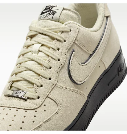Кросівки чоловічі Nike Air Force 1 07 L V8 MenS Shoes Beige HQ1966-200