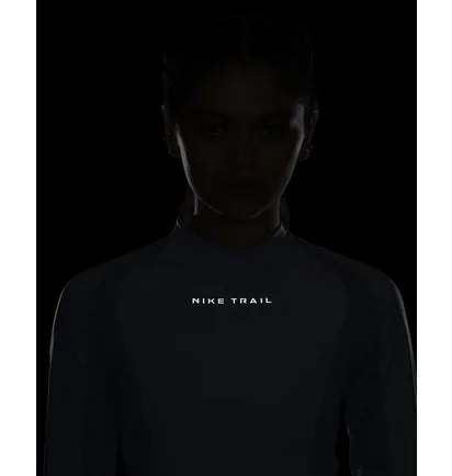 Лонгслів жіночий Nike Dri-Fit Trail Light Blue FN4706-440