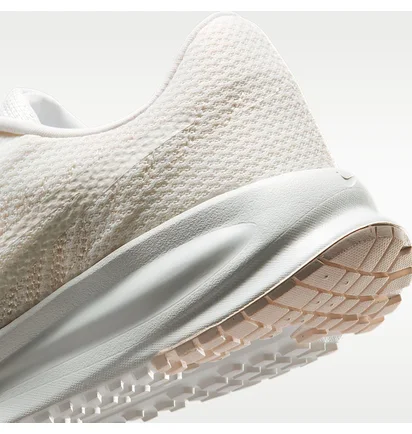 Кросівки жіночі Nike Run Defy Beige HM9593-107