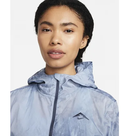 Вітровка жіноча Nike Trail Repel Light Blue FN6853-440