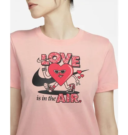 Футболка женская Nike Sportswear Pink DN5878-697