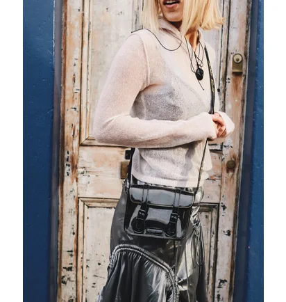 Сумка унисекс Dr. Martens 7 Inch Clear Transparent Pu Crossbody Satchel Black AC917014