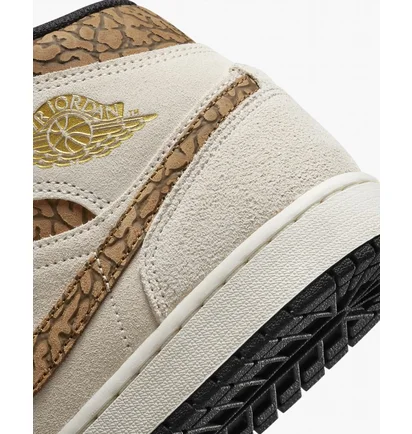 Кросівки чоловічі Air Jordan 1 Mid Se MenS Shoes Beige DZ4129-102