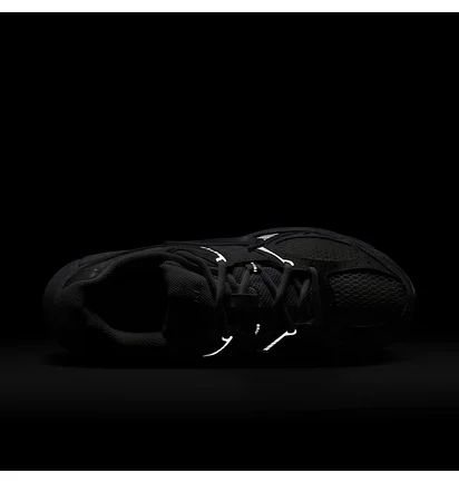 Кросівки жіночі Nike V5 Rnr WomenS Shoes White HQ7901-101