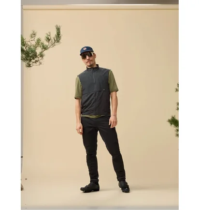 Жилетка мужская Fjallraven Hoja Adventure Black 12500161.550