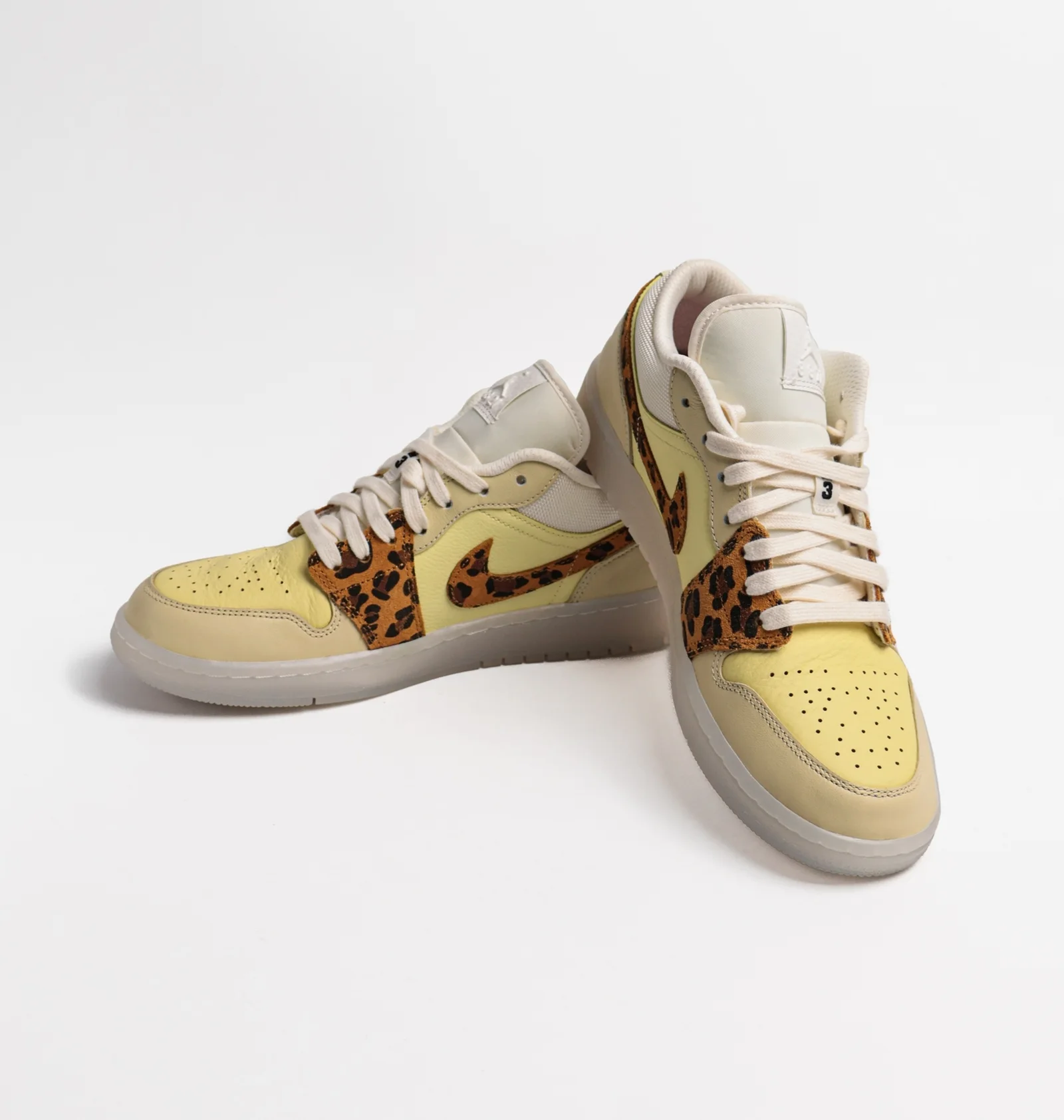 ᐉ Кросівки жіночі Air Jordan 1 Low Snkrs Day Yellow/White Dn6998
