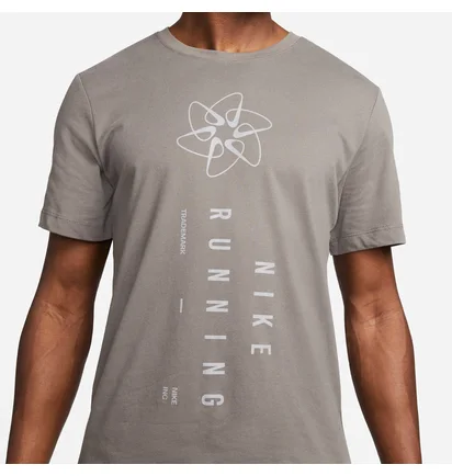 Футболка чоловіча Nike U Nk Df Tee Run Division Grey DM5387-289