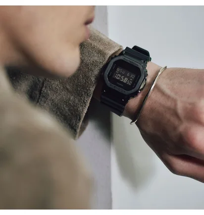Часы мужские Casio G-Shock GM-5600UB-1ER