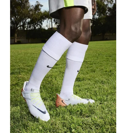 Бутси унісекс Nike Phantom Gx 2 Academy Easyon Electric Mg Low-Top Soccer Cleats White/Orange FN8199-900