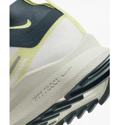 Кроссовки женские Nike Pegasus Trail 4 Gore-Tex White/Olive FN7771-100
