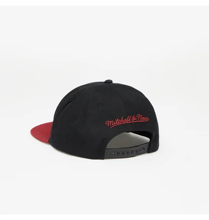 Кепка унисекс Mitchell & Ness Nba Wool 2 Tone Stretch Snapback Miami Heat Black/Red 6HSSMM19362-MHEBKRD