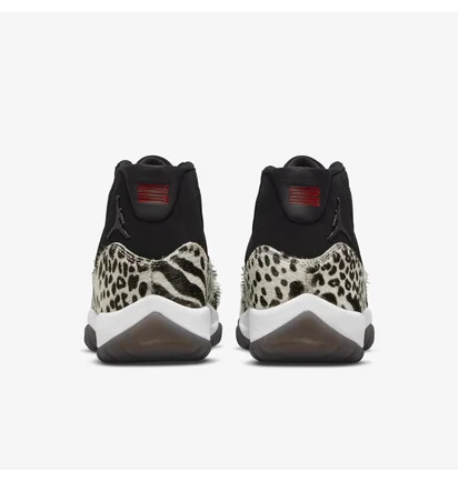Кроссовки женские Air Jordan 11 Retro Black/White AR0715-010