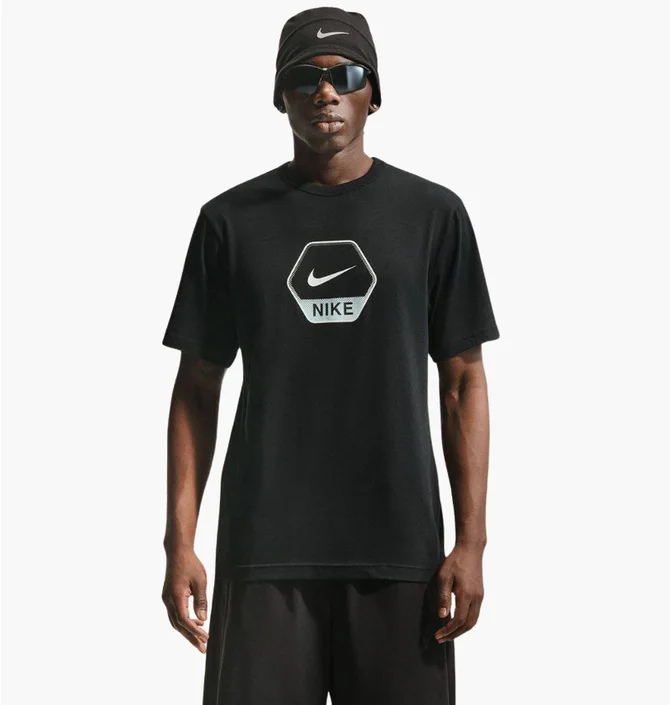 Футболка чоловіча Nike Sportswear MenS T-Shirt Black IQ0471-011
