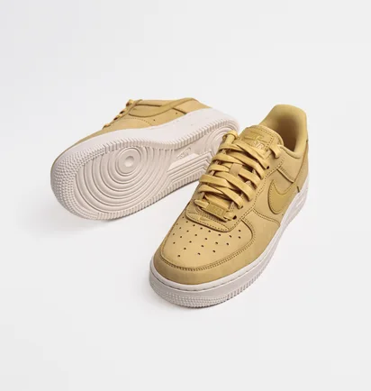 Кросівки жіночі Nike Sportswear Air Force 1 07 Prm Yellow Dr9503-700