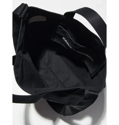 Сумка унисекс Uniqlo Kaws + Warhol Ut 2-Way Tote Bag Black E473556-001