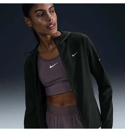 Ветровка женская Nike Swift Black HQ0650-010