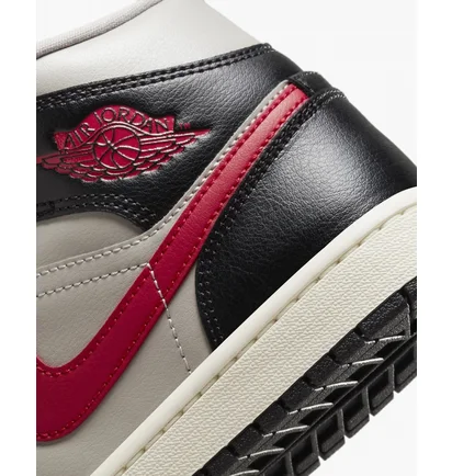 Кросівки жіночі Air Jordan Air 1 Mid Shoes White/Black BQ6472-060