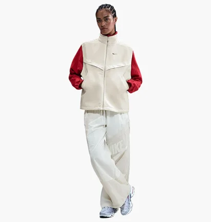 Жилетка женская Nike Sportswear Windrunner White HV2472-133