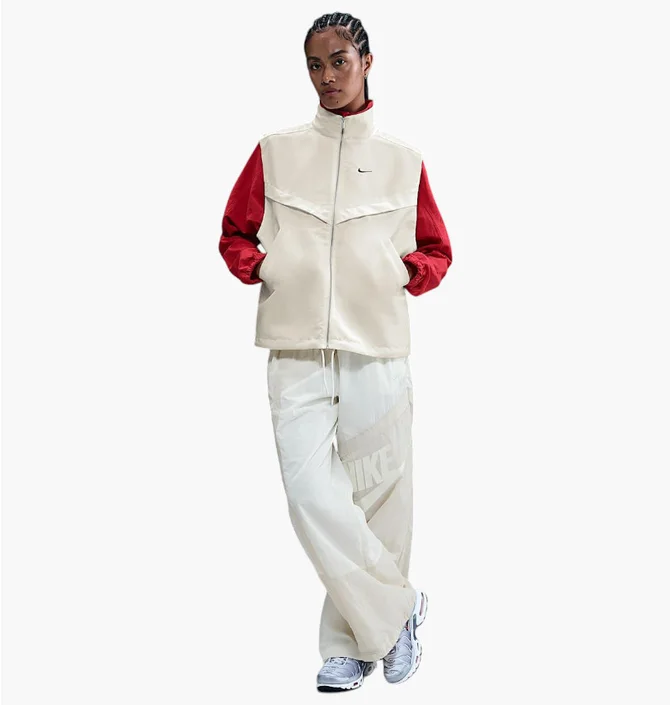 Жилетка женская Nike Sportswear Windrunner White HV2472-133