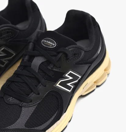 Кросівки унісекс New Balance 2002R Black M2002RIB