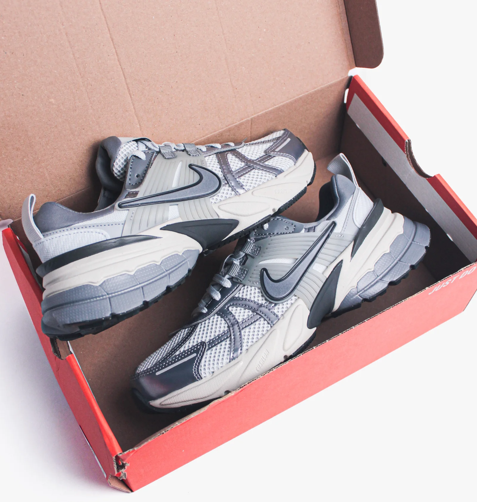 ᐉ Кроссовки женские Nike V2K Run Shoes Grey FD0736-003 - купить в