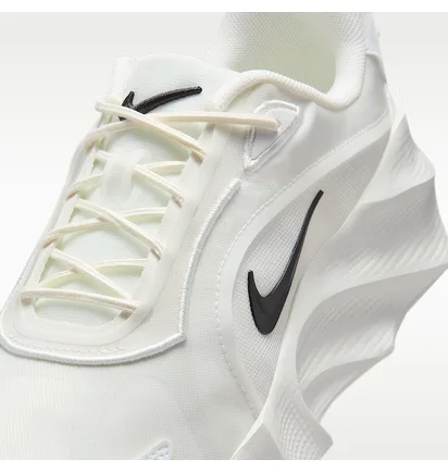 Кроссовки женские Nike Aura Edge White HQ7025-101