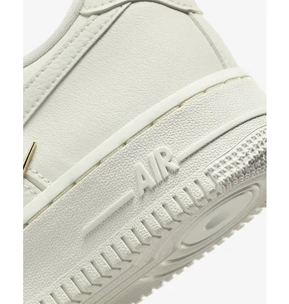 Кроссовки женские Nike Air Force 1 07 Lx Beige FV3654-111