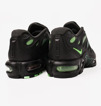 Кросівки чоловічі Nike Air Max Plus Drift Shoes Black/Green FD4290-006