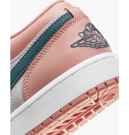 Кросівки жіночі Air Jordan Womens Shoe Pink/White DC0774-800