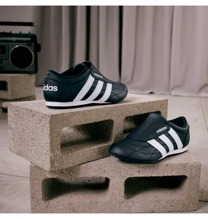 Кроссовки женские Adidas Tekwen Black JS3871