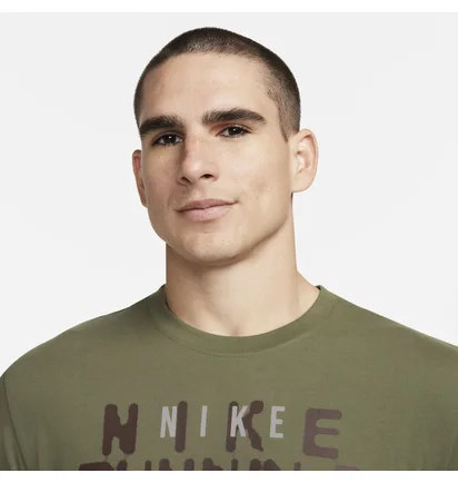 Футболка мужская Nike M Nk Df Tee Run Div Ho23 Green FN0829-222