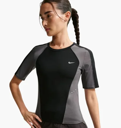 Футболка женская Nike Swift Black/Grey IQ0173-010