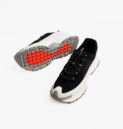 Кросівки чоловічі Nike Zoom Vomero Roam MenS Winterized Shoes White/Black FV2295-001