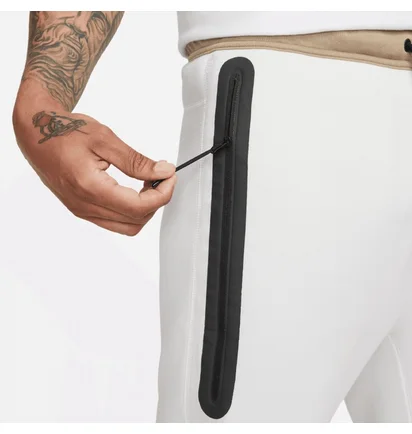 Штани чоловічі Nike Tech Fleece Jogger White FB8002-121